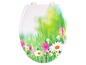 Toilettendeckel mit Blumenmuster auf grünem Gras