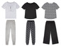 Drei Sets mit T-Shirt und Hose in verschiedenen Farben und Mustern.