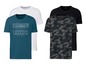 Vier T-Shirts: ein blaues mit dem Schriftzug 'Industrial Workwear', ein weißes, ein graues mit Camouflage-Muster und ein schwarzes.
