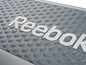 Eine graue Reebok Step-Plattform mit strukturierter Oberfläche.