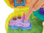 Ein Littlest Pet Shop Spielset mit Tieren und einem Teich.