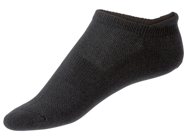 Eine schwarze, niedrige Herren-Socke.