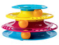 Ein Katzenspielzeug mit Tellern und Bällen.