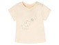 Ein cremefarbenes Baby-T-Shirt mit Elefanten- und Schmetterlingsdruck.