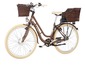 Ein braunes Fischer E-Bike mit zwei Weidenkörben.