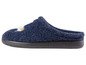 Blaue Hausschuhe mit lustigem Design.
