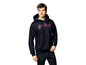 Mann in einem schwarzen Hoodie mit Harry Potter Logo