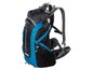 Ein blauer und schwarzer Rucksack zum Wandern oder Reisen.