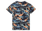 Ein schwarzes T-Shirt mit einem Hai-Camouflage-Muster.