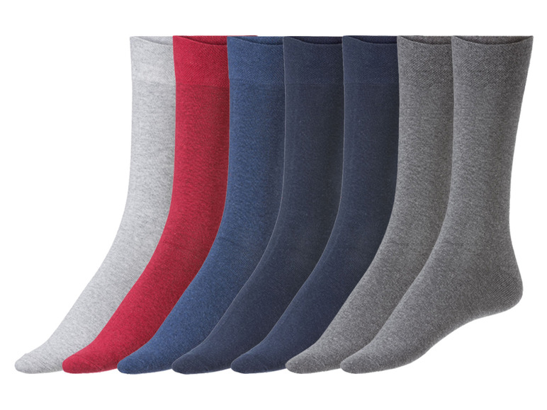 Sechs Paar Socken in Grau, Rot und Blau.