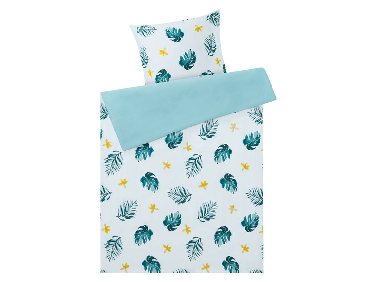 Ein Bettbezug mit tropischem Blattdesign.