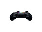 Ein schwarzer Razer-Controller mit RGB-Beleuchtung.