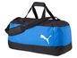 Blaue Sporttasche mit Puma-Logo.