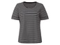 Ein schwarz-weiß gestreiftes T-Shirt mit kurzen Ärmeln.