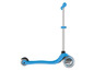 Ein blauer Roller mit Rädern und verstellbarem Lenker.