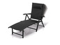 Ein schwarzer Liegestuhl mit verstellbarer Rückenlehne.