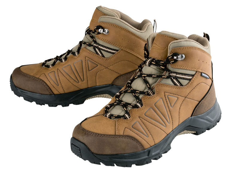 Zwei Paar braune Wanderschuhe mit Schnürsenkeln.
