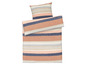 Ein Bettbezug mit einem gestreiften Muster in Orange, Beige und Blau.