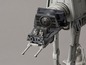 AT-AT Star Wars Modell mit zwei Kanonen und Piloten.