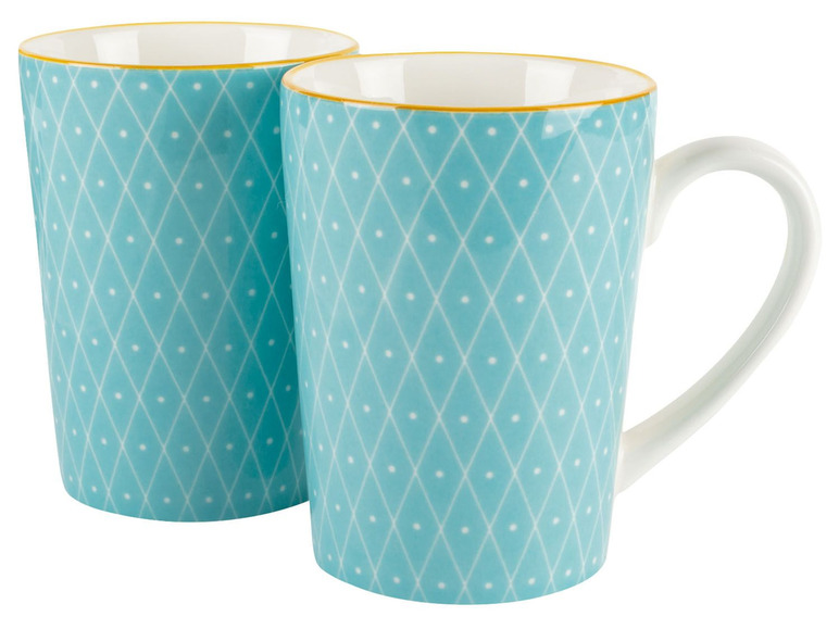 Zwei blaue Tassen mit Rautenmuster.