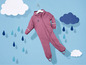 Ein rosa Regenoverall für Kinder, der unter einer Wolke hängt.