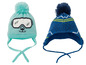 Zwei gestrickte Mützen mit Bommel, eine mit Skibrille-Druck.
