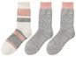 Drei Paar Socken: eines mit rosa und grauen Streifen, zwei einfarbig grau.
