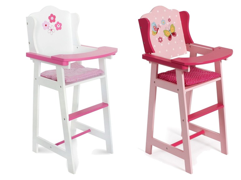 Zwei rosa Holz-Hochstühle mit Blumen- und Schmetterlingsmotiven.