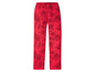 Rote Hose mit Blumenmuster.