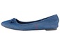 Blaue Ballerinas aus Denim mit Schleife.