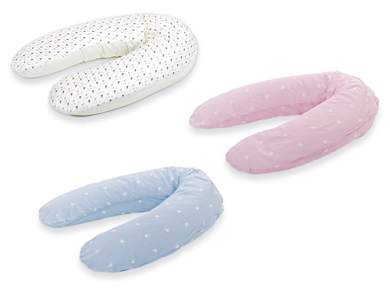 Drei U-förmige Kissen in Rosa, Blau und Weiß mit Muster.