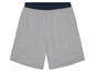 Graue Shorts mit blauem Bund.