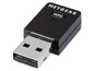 Ein schwarzer Netgear USB-WLAN-Adapter.