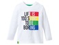 Weißes Langarmshirt mit dem Aufdruck 'Life is too short to be boring' in Regenbogenfarben.