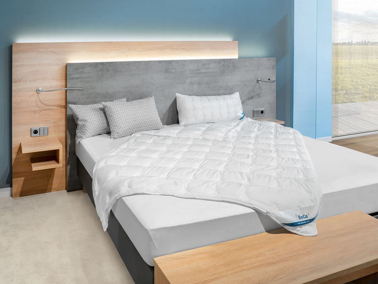 Gehe zu Vollbildansicht: BeCo Sommer-Bettdecke »Medibett Cotton Soft«, perfekte Klimatisierung, leicht - Bild 1