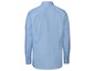 Ein hellblaues Hemd mit langen Ärmeln.