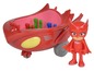 Ein rotes Fahrzeug mit Rädern von PJ Masks mit Owlette.