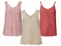 Drei Damen-Tanktops: eines mit Blumenmuster, eines in Beige und eines mit Knöpfen.