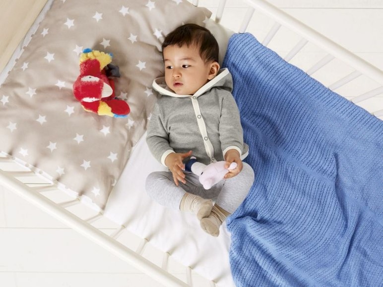 Gehe zu Vollbildansicht: LUPILU® Baby Jacken, 2 Stück, mit Kapuze, Knopfleiste, aus reiner Bio-Baumwolle - Bild 4