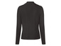 Ein schwarzes, geripptes Langarmshirt.