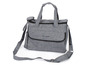 Graue Chic4Baby Wickeltasche mit Schultergurt.
