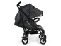 Ein Chicco Baby Kinderwagen in Grau.