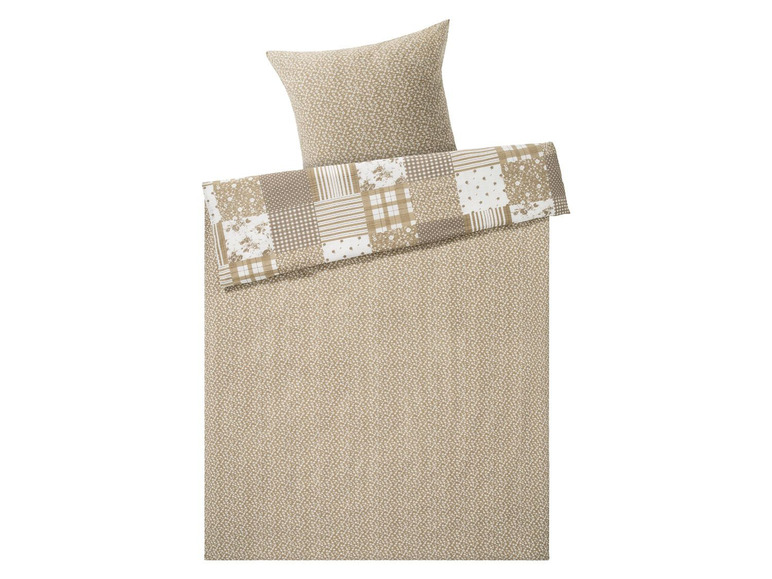 Beige Bettbezug mit Patchwork-Muster und passendem Kissen