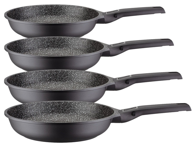 Vier schwarze Pfannen mit Marmor-Optik.