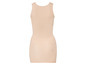 Ein beiges, nahtloses Slip-Kleid.