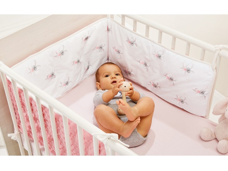 Gehe zu Vollbildansicht: LUPILU® Baby Bettumrandung, 30 x 177 cm, mit Befestigungsbändern, weich gefüttert - Bild 10