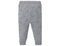 Graue Leggings mit Herzchenmuster für Babys.
