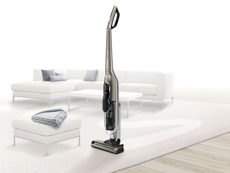 Ein Bosch Staubsauger auf einem Teppich in einem Wohnzimmer.