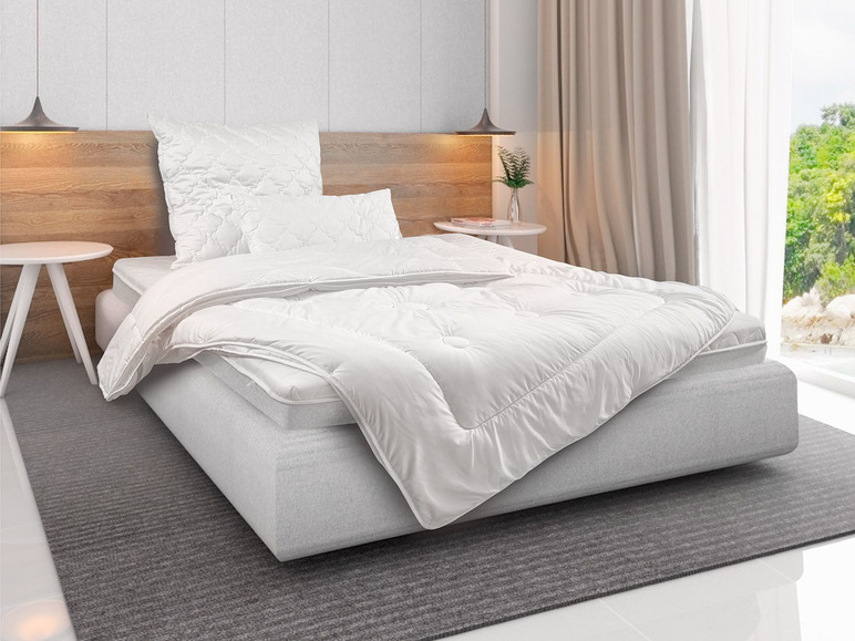 Gehe zu Vollbildansicht: BeCo Vierjahreszeiten-Bettdecke »Royal Soft«, leicht bis extra warm - Bild 1
