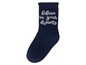 Blaue Socke mit dem Schriftzug 'Believe in your dreams'.